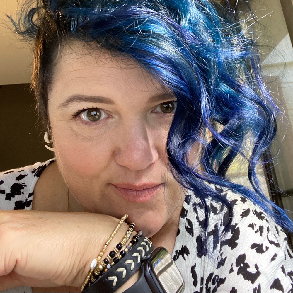 Meet your Posher, Mona